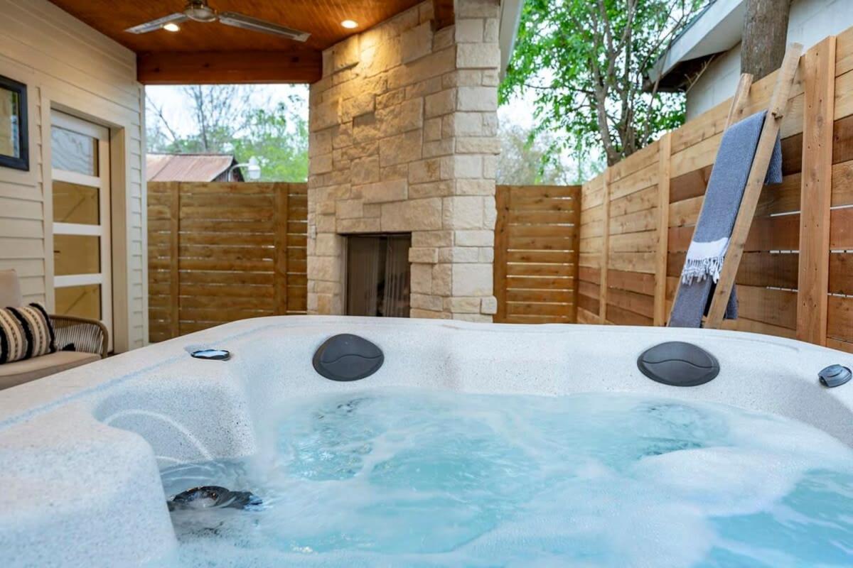 Getaway At Enchanted Walk To Main Hot Tub Apartman Fredericksburg Kültér fotó